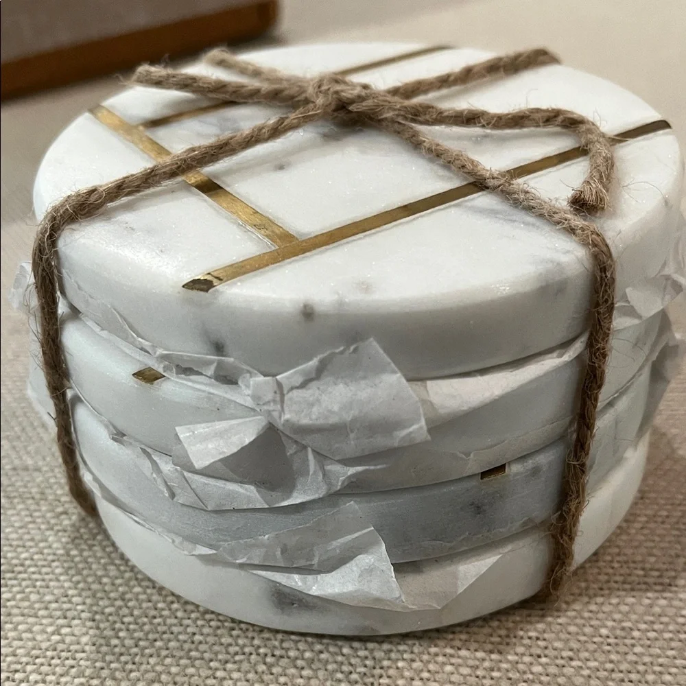 Creative Co-Op Round Marble Coasters with Brass Inlay, White, Set of 4/NWT